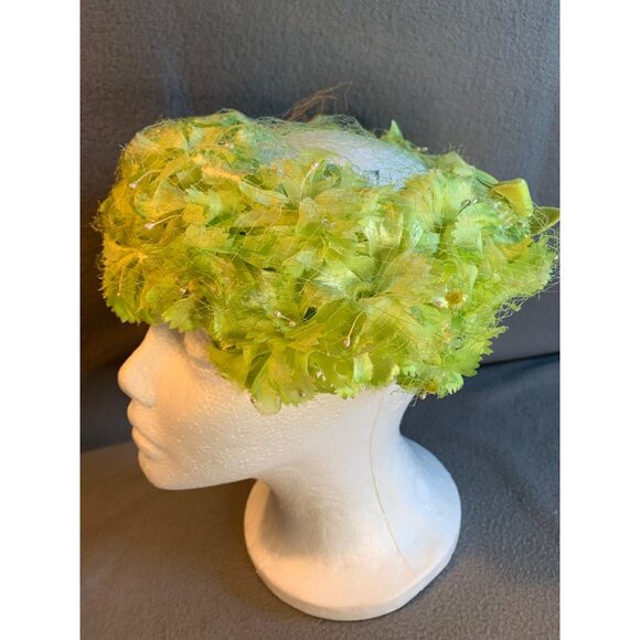 Ladies Light Green Flower and Velvet Bow Hat Union Made Vintage - Picture 2 of 9